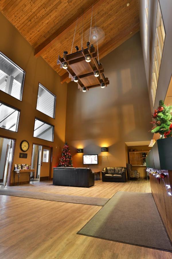 Griz Inn By Stayin Fernie Exteriör bild