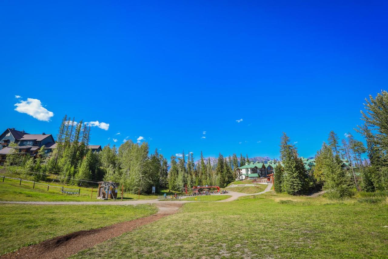 Griz Inn By Stayin Fernie Exteriör bild