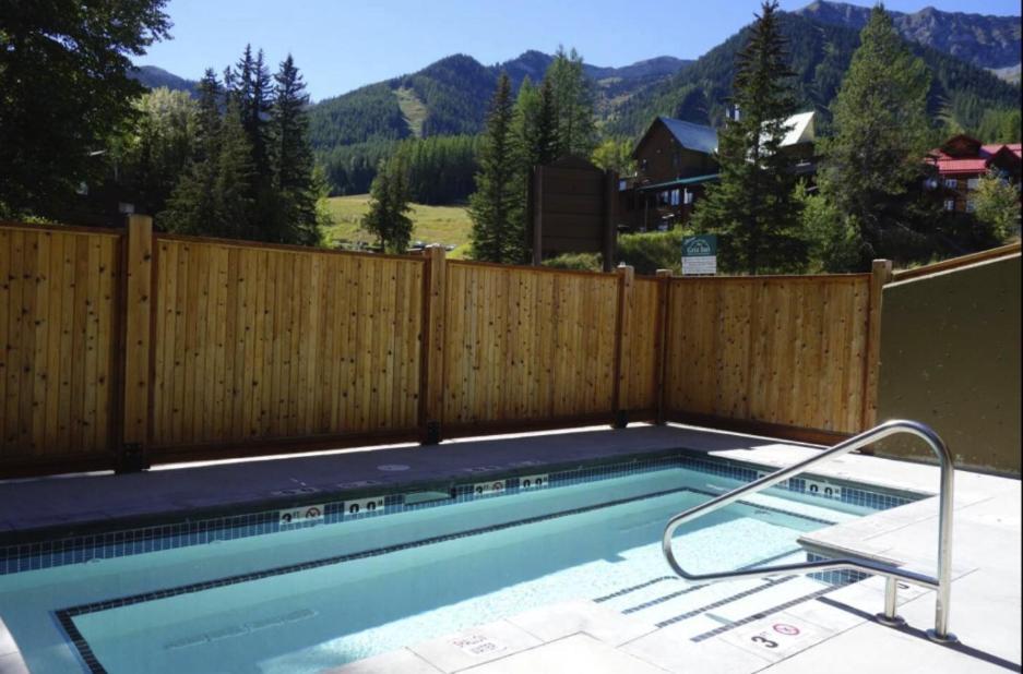 Griz Inn By Stayin Fernie Exteriör bild